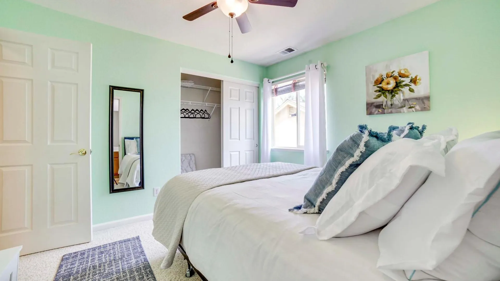 Spacious Reno Home With Deck About 1 Mi To Downtown!